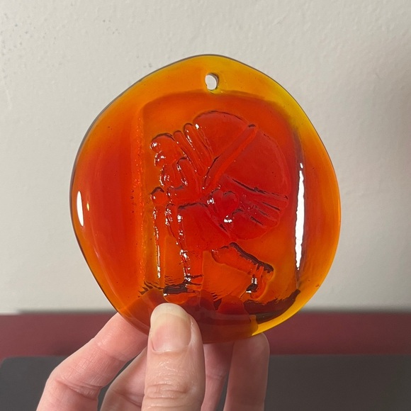 Handmade Amberina Pressed Glass Santa Claus Sun Catcher Ornament - Picture 2 of 5